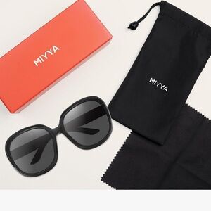 Elegant Black Sunglasses